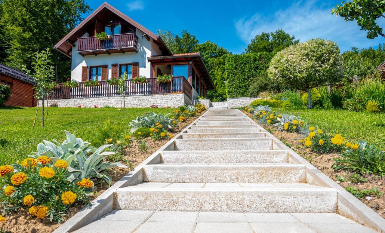 Holiday Home Mare Near River Karlovac Zewnętrze zdjęcie
